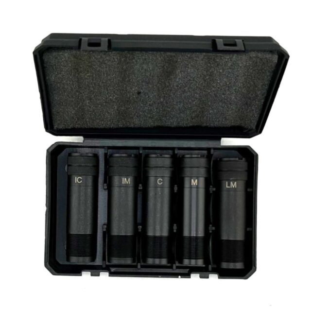 The Ext.Choke tube set 12ga Trap Black MC-5 for AA includes five metal choke tubes (IM, M, LM, IC, C), each in individual slots in a black plastic foam-lined case.